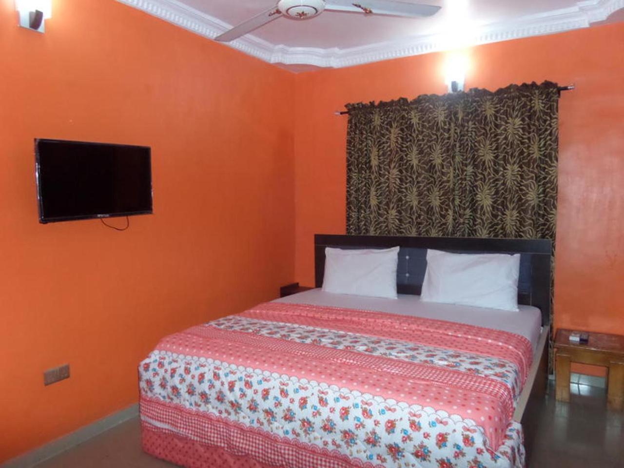 De-Zone Hotel Ikotun Bagian luar foto